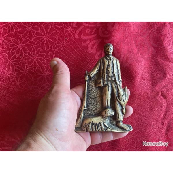 Plaque d�corative en laiton, chasseur et son chien, pas de prix de r�serve