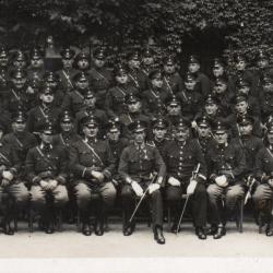 Photographie de groupe d'hommes en uniforme militaire -N&deg;8599