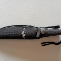 Couteau de combat