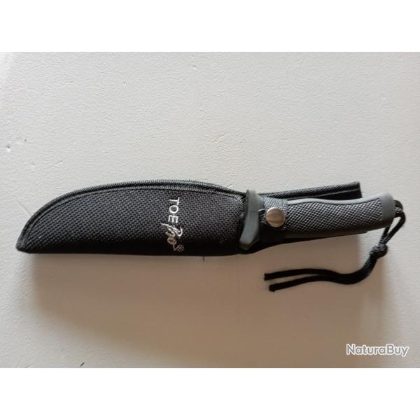 Couteau de combat