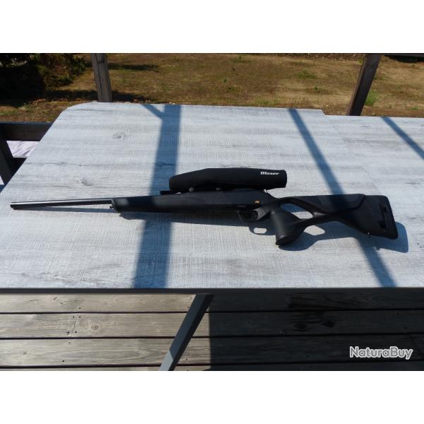 blaser r8 ultimate 308W et lunette blaser infinity 1-7x28IC et son montage blaser comme neuve.