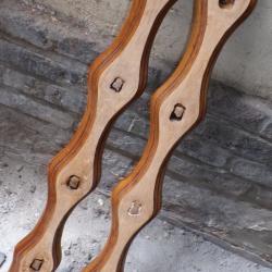 DEUX SUPPORTS MUREAUX en CH&Ecirc;NE POUR FUSILS