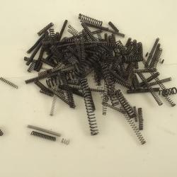 IMPORTANT LOT DE RESSORTS BOUDIN D'ARMURERIE POUR  FUSILS ET CARABINES ( 140 PI&Egrave;CES DIVERSES )