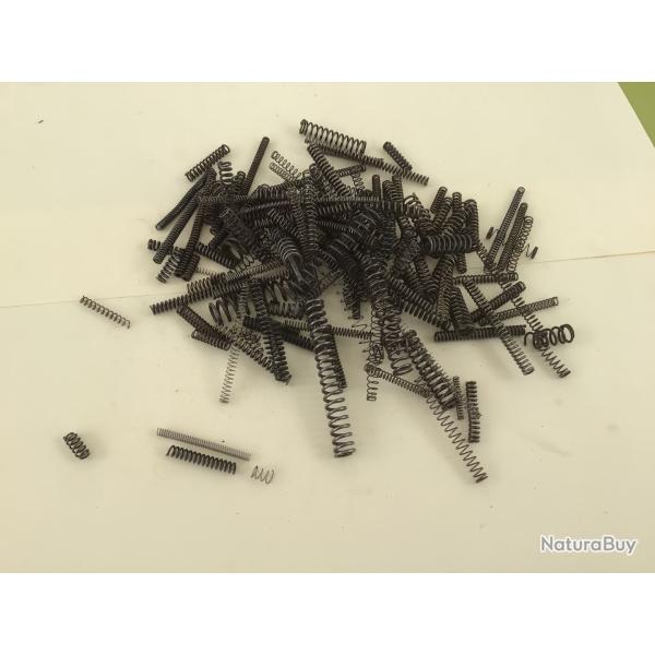IMPORTANT LOT DE RESSORTS BOUDIN D'ARMURERIE POUR  FUSILS ET CARABINES ( 140 PI�CES DIVERSES )
