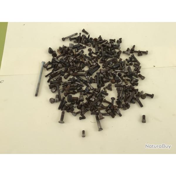 IMPORTANT LOT DE VIS D'ARMURERIE POUR  FUSILS ET CARABINES ( 330 PI�CES DIVERSES )
