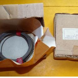 LOT DE 2 ENSEMBLES CABLE ET&nbsp; RESSORT POUR ANTENNE&nbsp;AN 131 , ARMEE FRANCAISE , ETAT NEUF&nbsp; VOIR PHOTOS.
