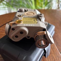 PEQ-15 Lampe torche laser Airsoft en ABS tan fonctionnel / Compatible avec syst&egrave;me de rail de 20 mm