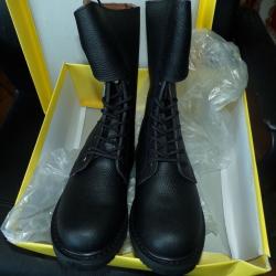 LOT DE 4 PAIRES DE RANGERS&nbsp;, BOTTES DE MARCHE DE L'ARMEE FRANCAISE, POINTURE&nbsp;41 , NEUF . FABRICATION