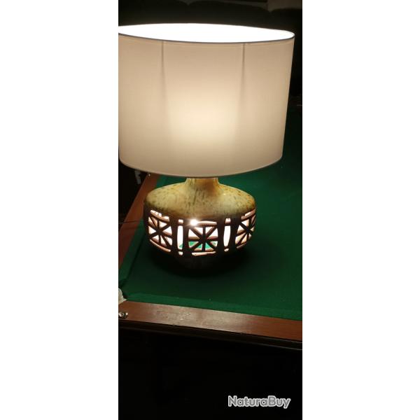 Lampe en terre cuite attribu�e � Agn�s Escala