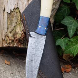 Skinner Couteau Damas Lame 256 Couches Lame Trailing Point Manche Os/Blue F Artisan Etui Simili Cuir