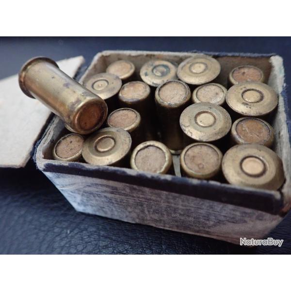 Boite + 19 cartouches calibre 10,4 mm, � blanc, pour revolver suisse.
