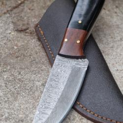 Skinner Couteau Damas Lame 256 Couches Lame Drop Point Manche R&eacute;sine Fabr Artisanale Etui Cuir 001