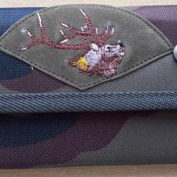 Pochette &agrave; balles pour chasseurs, broderie Cerf