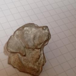 Pin's chien relief genre &eacute;tain ref 351