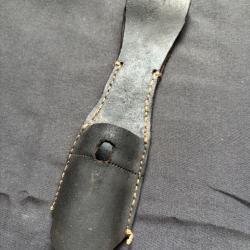 Gousset porte fourreau pour ba&iuml;onnette style allemand