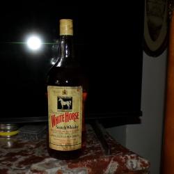 BOUTEILLE DE WHISKY "WHITE HORSE" ANNEES 80 (1L14)