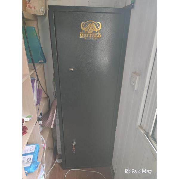 Armoire Buffalo River 10 fusils + coffre � munitions interne, fermetures 4 cylindres, �tat neuf