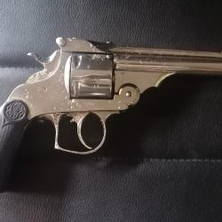 A vendre revolver 11.73 a brisure Tr&egrave;s bon fonctionnement simple et double action
