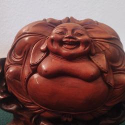 Sculpture chinoise de Bouddha dans toute sa splendeur