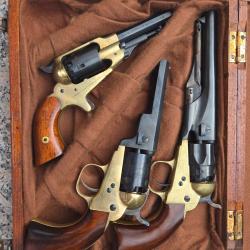 Lots de 3 colt &agrave; poudre noire cal.36 / cal.31