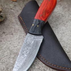 Skinner Couteau Damas Lame 256 Couches Lame Trailing Point Manche Rubis Fabr Artisanale Etui Cuir 01
