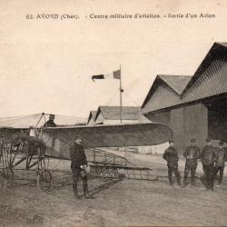 Carte Postale Ancienne Avord (Cher) - Centre Militaire d'Aviation - Sortie d'un - N&deg;8615