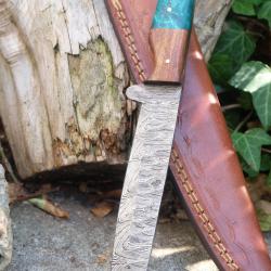 Couteau Rando/Cuisine Lame Acier Damas Martel&eacute;e 256 Couches Manche Bois/R&eacute;sine Etui Cuir Fab Artisan