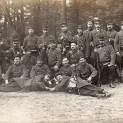 Carte Postale Ancienne - Groupe de Soldats - N&deg;8628