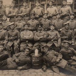 Photographie de groupe de soldats de la Premi&egrave;re Guerre mondiale - N&deg;8629
