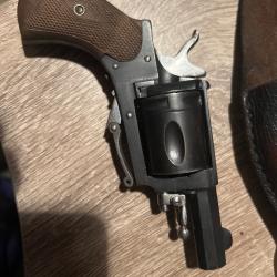 Revoler Bulldog 8.92mm tr&egrave;s bonne &eacute;tat avec son &eacute;tuie