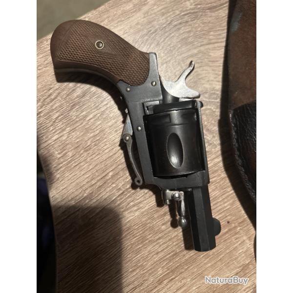 Revoler Bulldog 8.92mm tr�s bonne �tat avec son �tuie