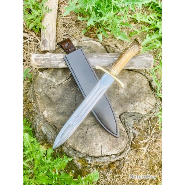 dague de chasse d'artisan / �cusson cerf / fourreau cuir / lame 4 gorges