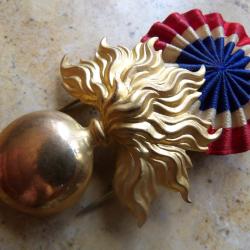 insigne de shako ou k&eacute;pi 1884 sortie III r&eacute;publique grenade infanterie en service la veille de 14 18