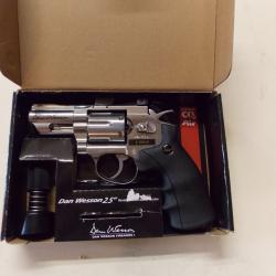 Revolver : ASG : DAN WESSON 2,5 nickel&eacute; , CO2 , 4.5mm Plombs Diabolo,+ Accessoires . T . B . E .