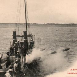 Carte Postale Ancienne - Lancement d'une Torpille - N&deg;8648