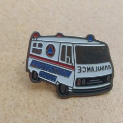 PINS DE LA PROTECTION CIVIL VEHICULE AMBULANCE