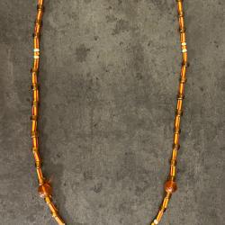 Collier en perle et en os indien trappeur.
