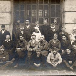 Carte Postale Ancienne - Groupe d'Hommes en Uniforme Militaire - N&deg;8658