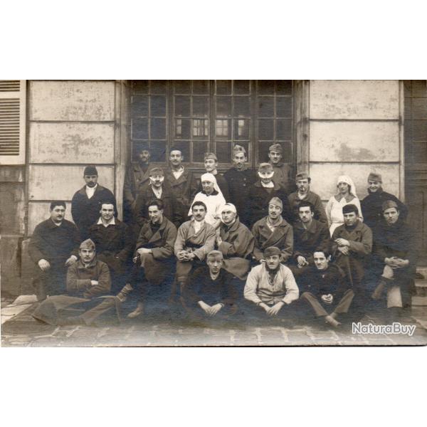 Carte Postale Ancienne - Groupe d'Hommes en Uniforme Militaire - N�8658