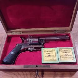 Magnifique revolver type le faucheux 7mm dans son &eacute;crin
