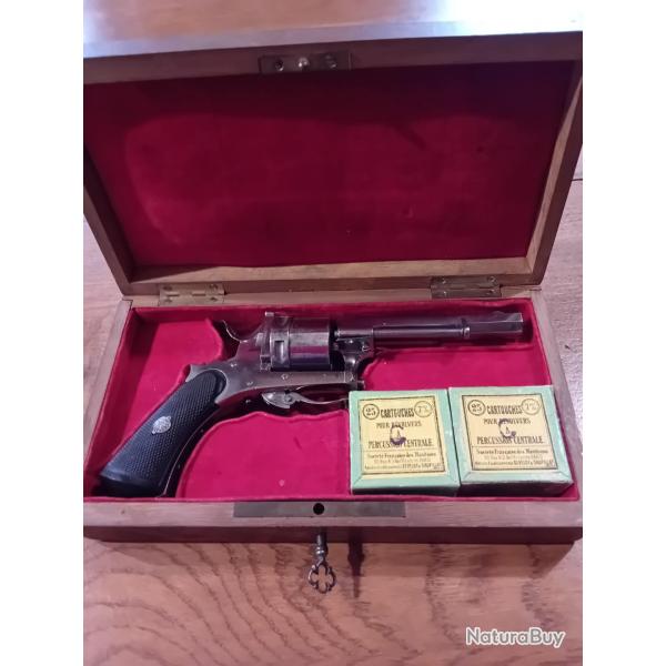 Magnifique revolver type le faucheux 7mm dans son �crin