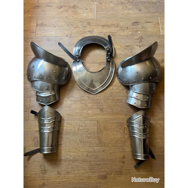 Haut d'armure ( gorget, �pauli�res, bracelets)