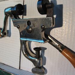 sertisseur pour cartouche  calibre 12 modele d&eacute;pos&eacute; A.R  875 grs acier inoxidable long 28 cm