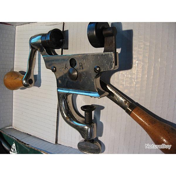 sertisseur pour cartouche  calibre 12 modele d�pos� A.R  875 grs acier inoxidable long 28 cm