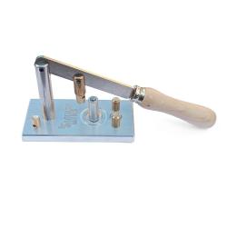Presse de chargement pour revolvers &agrave; poudre noire de cal. 36 et 44