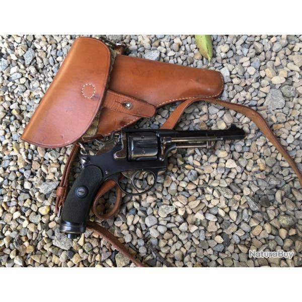 �TAT NEUF REVOLVER 1882 SUISSE AVEC ETUI