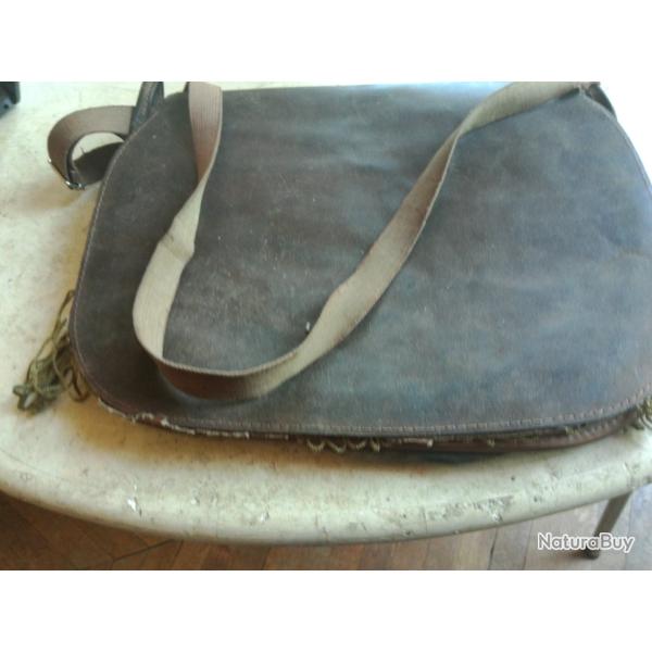 un carnier gibeclere  en cuir