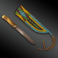 COUTEAU avec fourreau - Indiens Blackfoot (Pieds-Noirs), Grandes Plaines, Am&eacute;rique du Nord