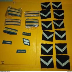 LOT DE GALONS POUR LA POLICE FRANCAISE , BON ETAT VOIR PHOTOS . POUR TOUT RENSEIGNEMENT ME CONTACTER