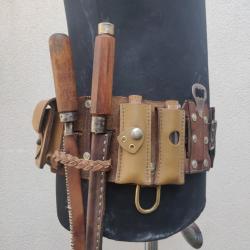 kit barbecue ceinture cuir avec accessoires vintage UNIQUE